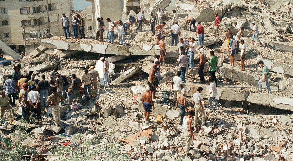 24 yıl önce bugün, 17 Ağustos 1999 depremi ülkemizi sarsmıştı!